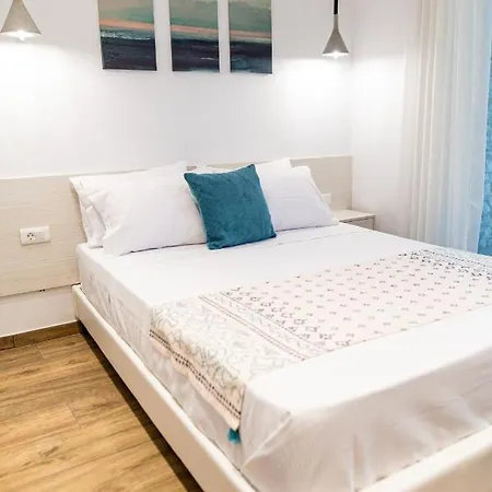 Pebble Garden Blue Dahlia Appartement